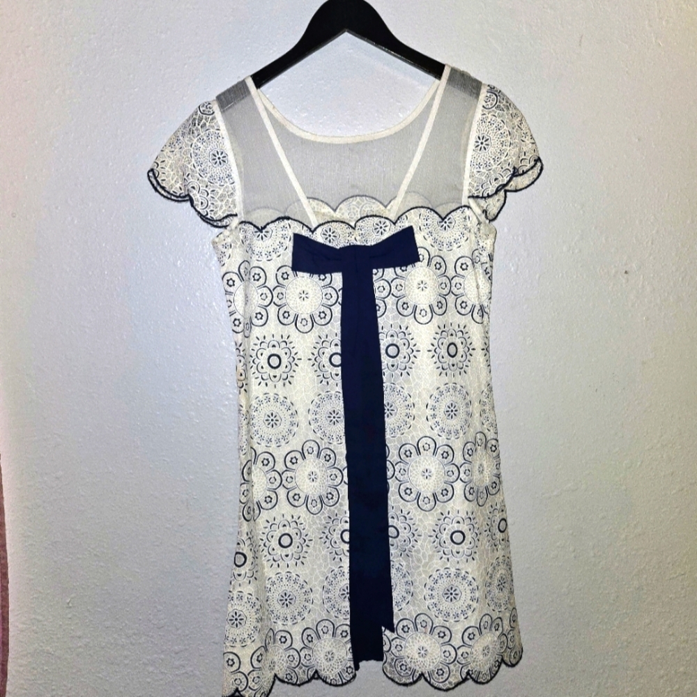 Esley lace babydoll mini dress off white color with navy bow detail size small